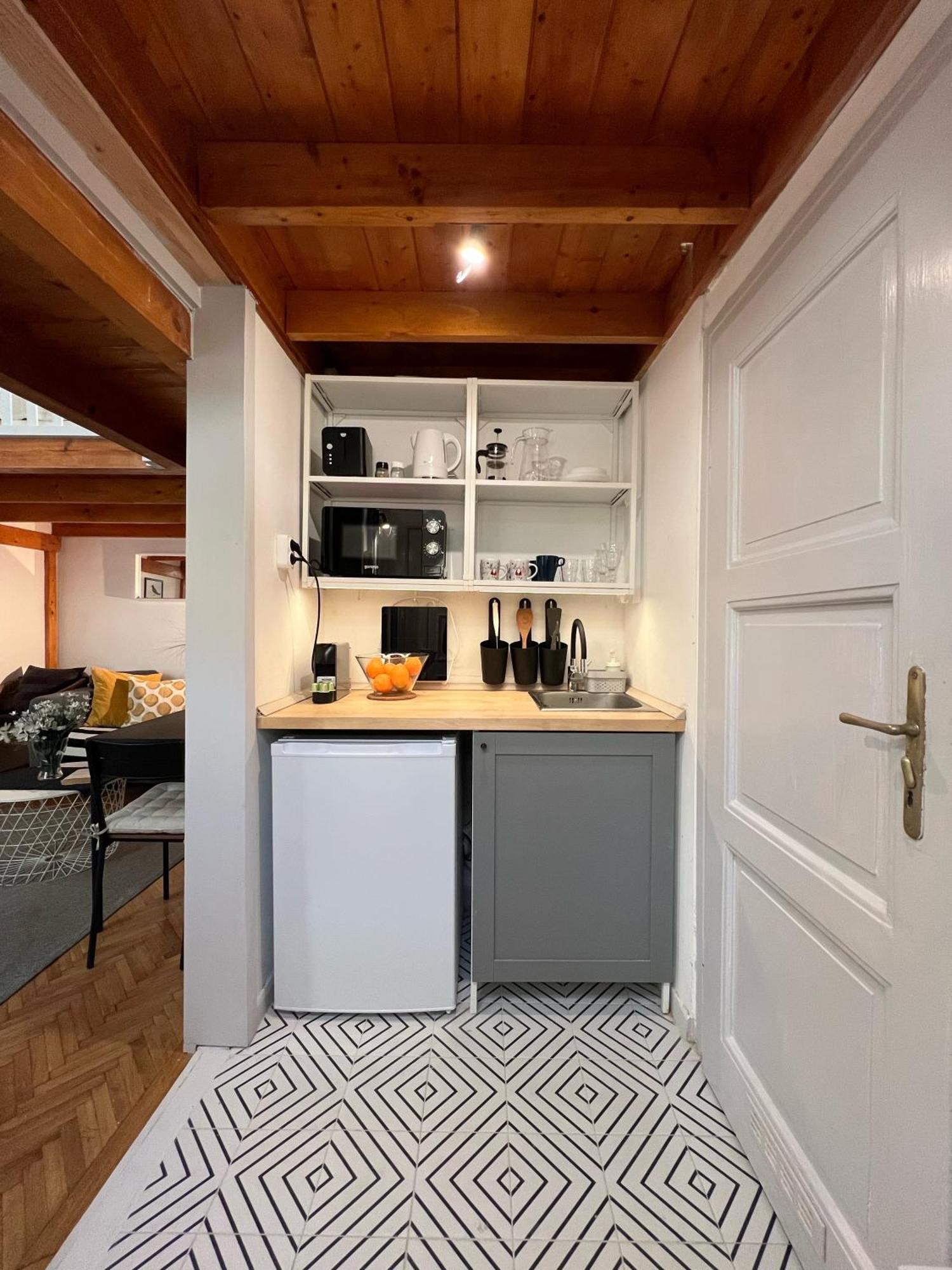 Lovely Little Loft Studio In The Heart Of Boedapest Buitenkant foto