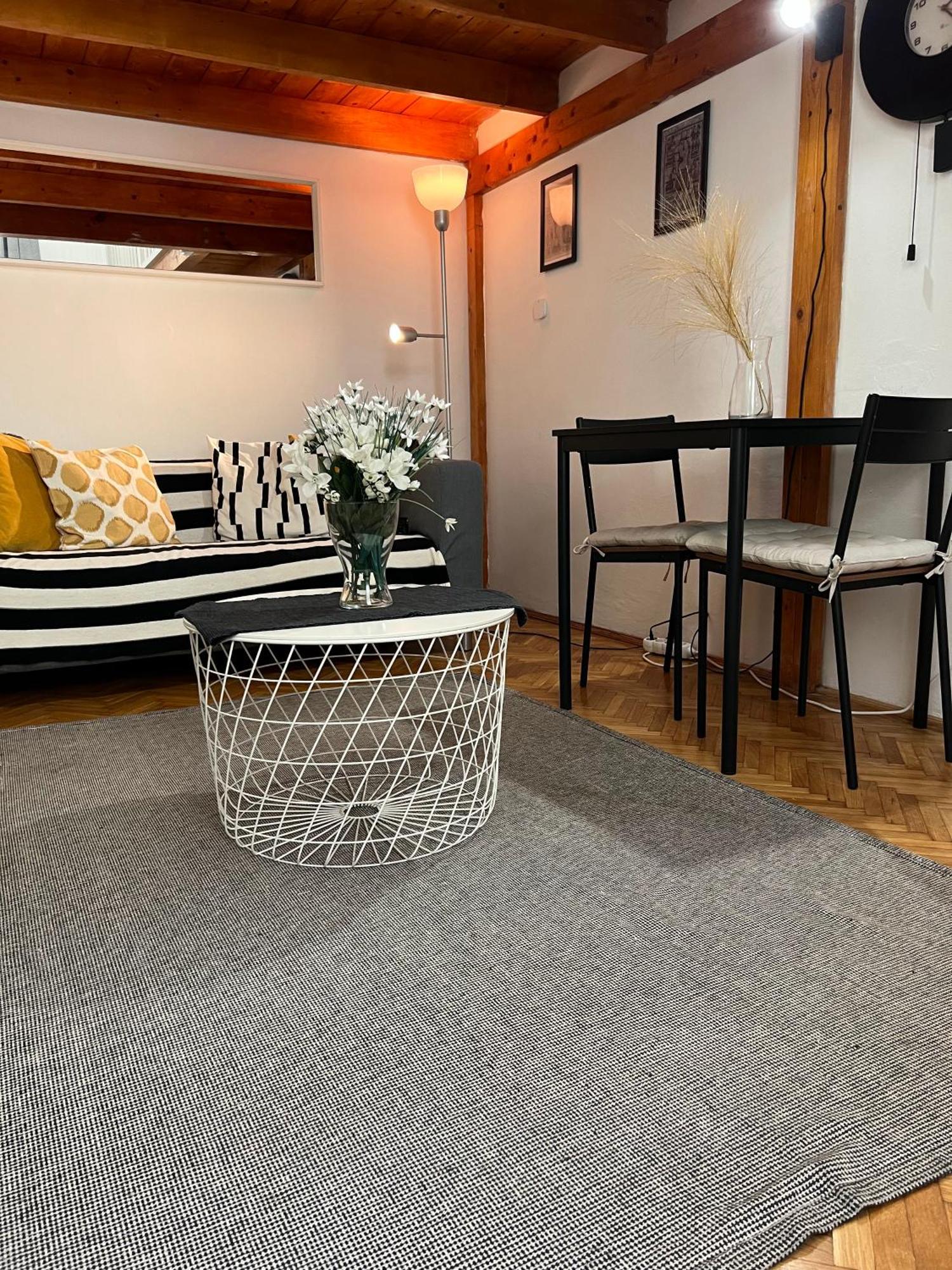 Lovely Little Loft Studio In The Heart Of Boedapest Buitenkant foto